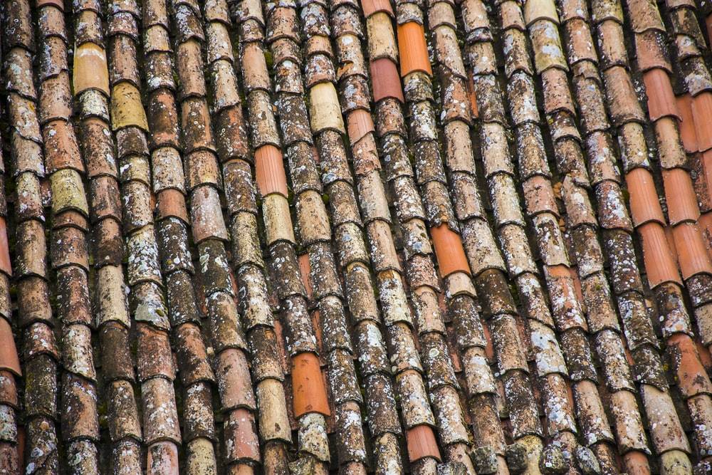 DIY or Hire Professionals? 4 Reasons Why You Should Consider Hiring a Roof Contractor to Fix Your Roof
