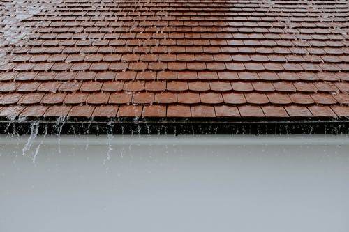 5 Benefits of Hiring a Roofing Contractor