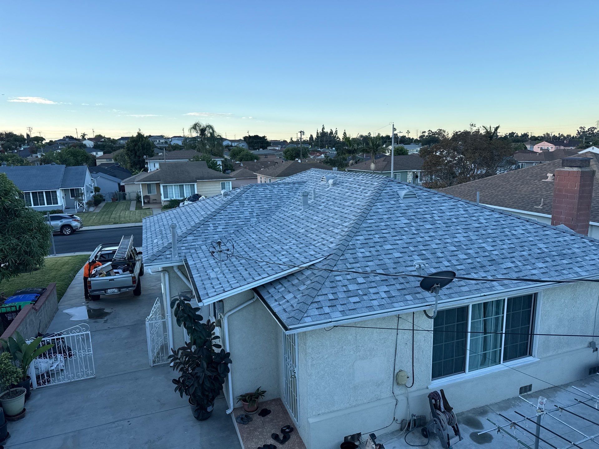 13-Dec 04 2025 07_19am-s1Qx Suburban neighborhood with rooftop and driveway view