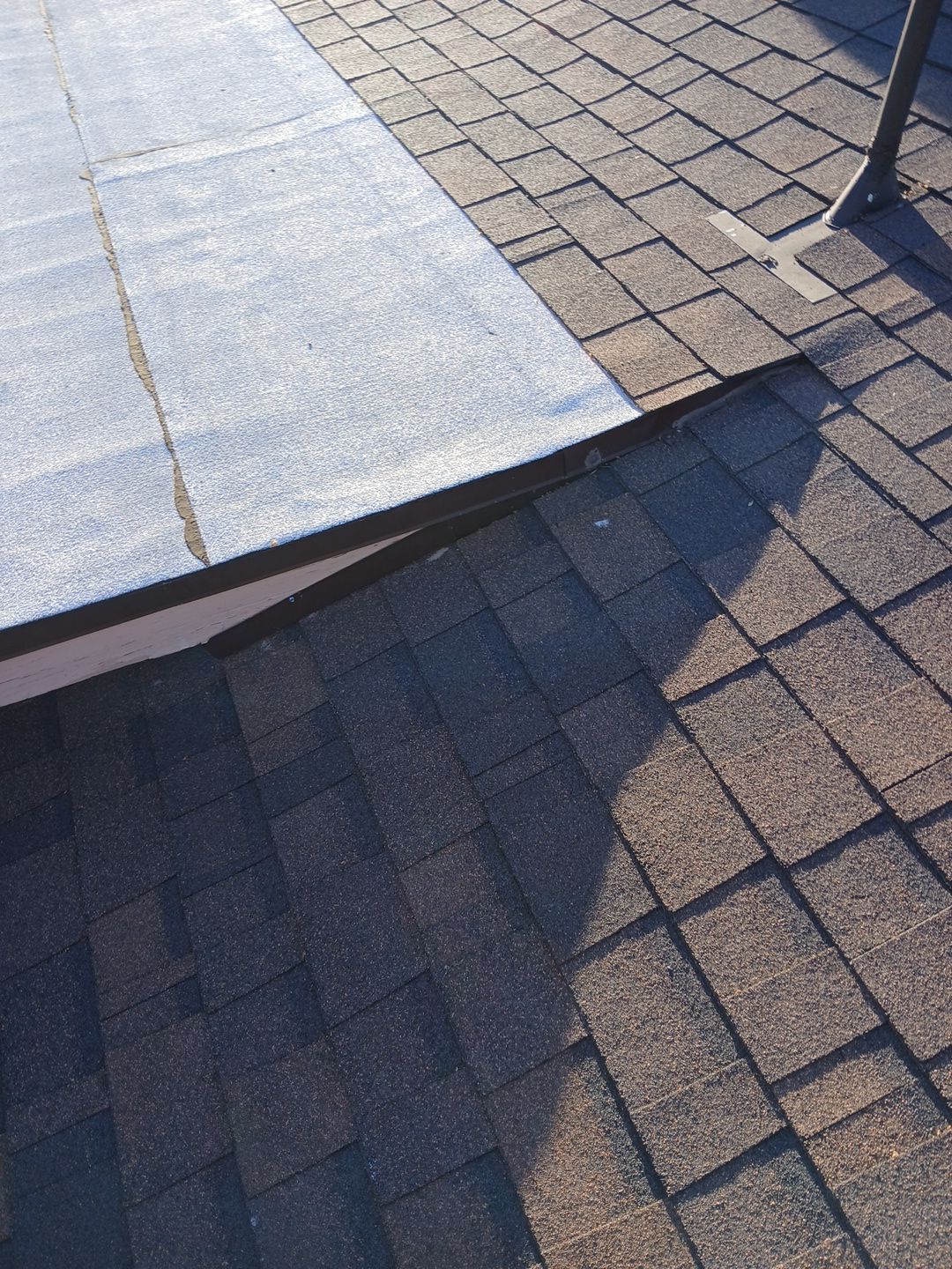 17-Mar 17 2026 08_01am-aH3r Shingled roof with lifted flashing and flat section
