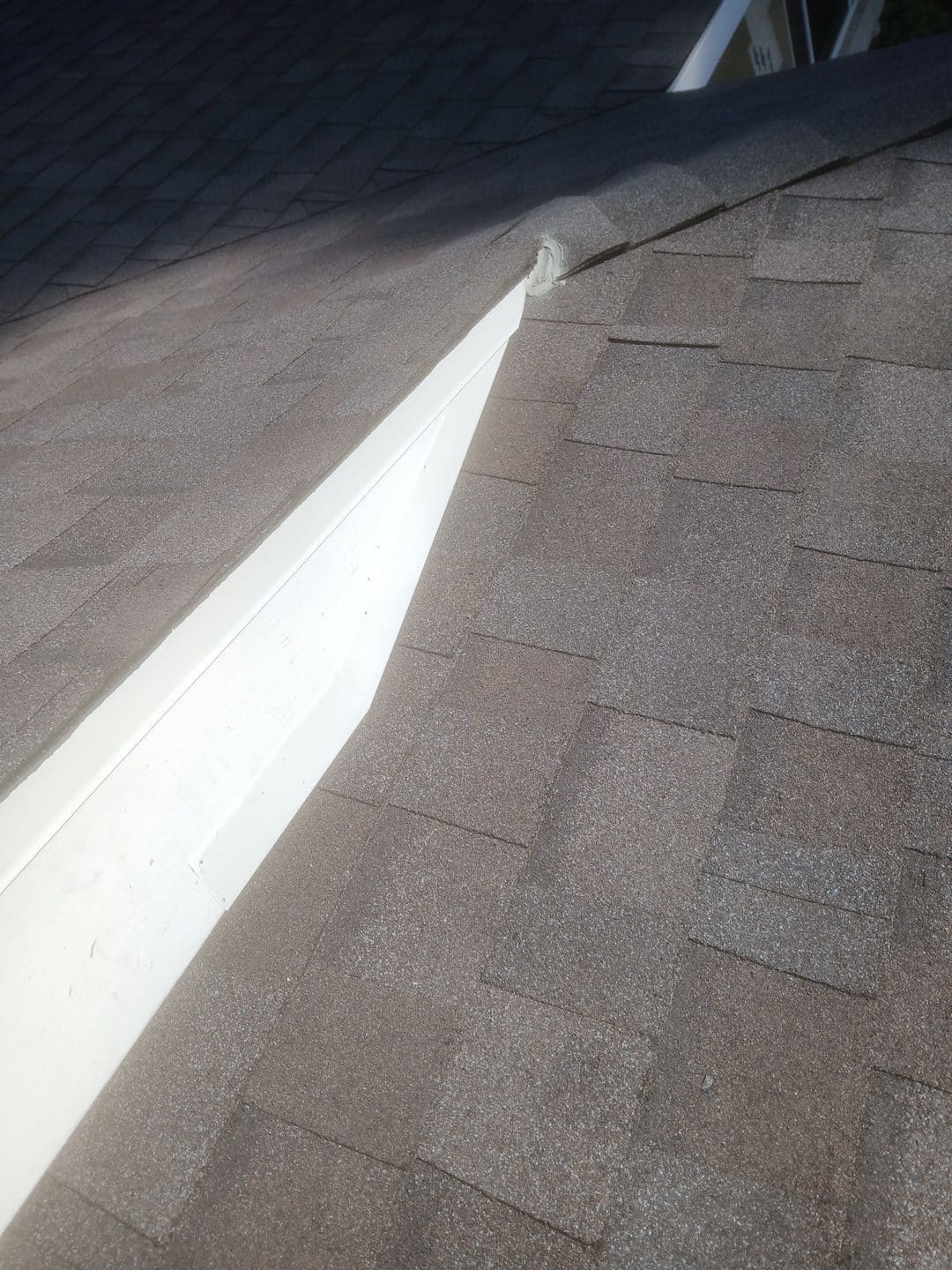 Asphalt shingle roof valley with white aluminum drip edge flashing | Roof Replacement Inc Asphalt shingle roof valley with white aluminum drip edge flashing — Roof Replacement Inc