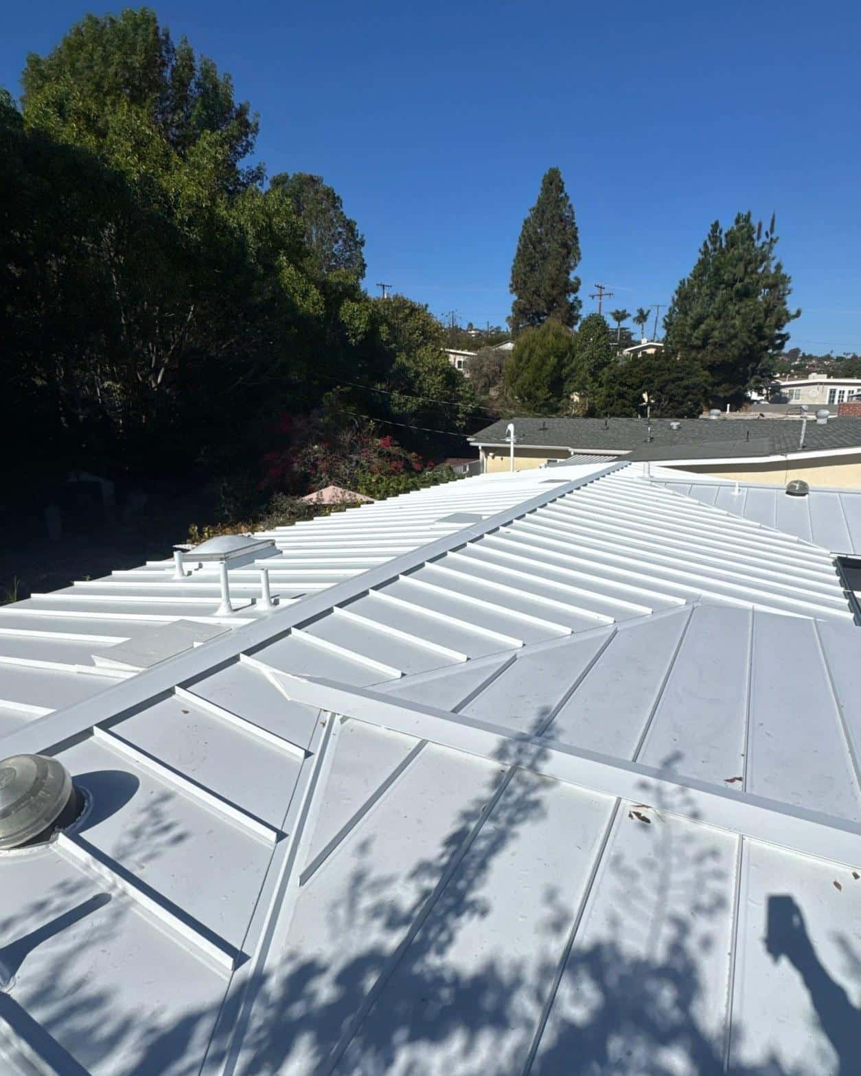 mid-century-home-standing-seam-metal-roof-skip-sheathing-4402