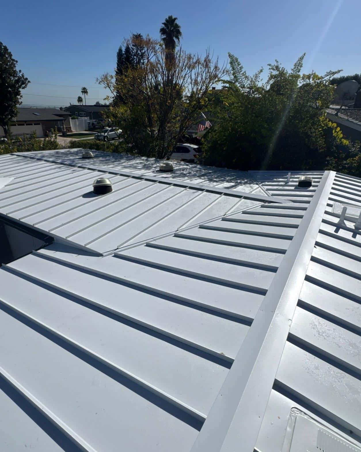 mid-century-home-standing-seam-metal-roof-skip-sheathing-4403